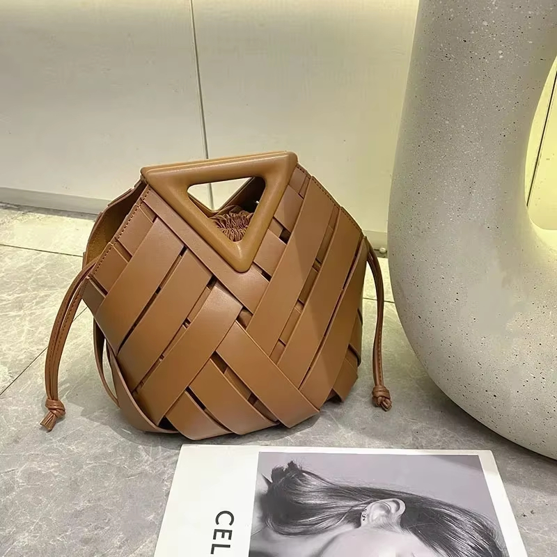 Trendy Vegan Leather Woven Tot - Women'S Accessories Handbags recension och pris